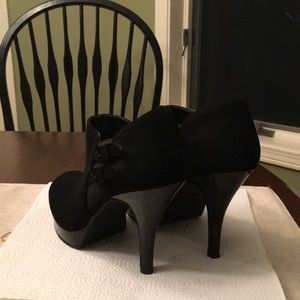 Women’s unlisted booties